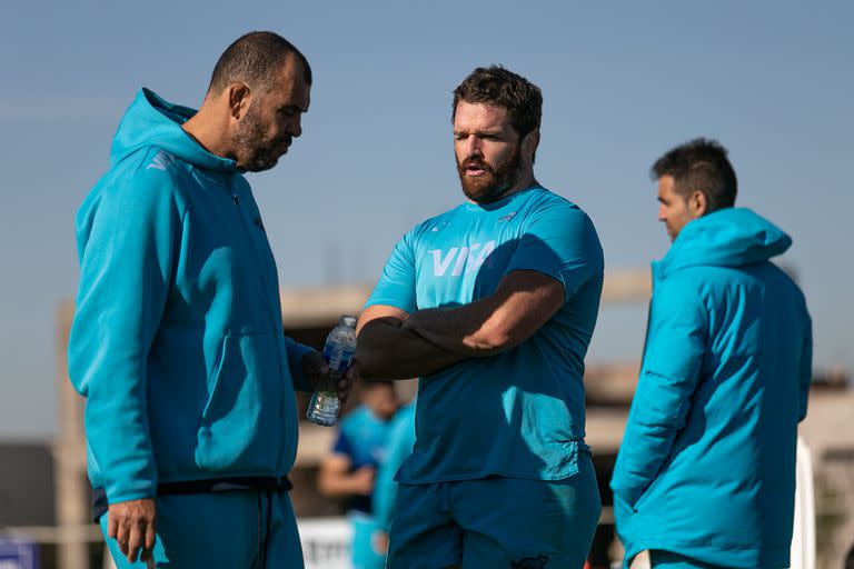 Michael Cheika y Julián Montoya, en un entrenamiento de esta semana