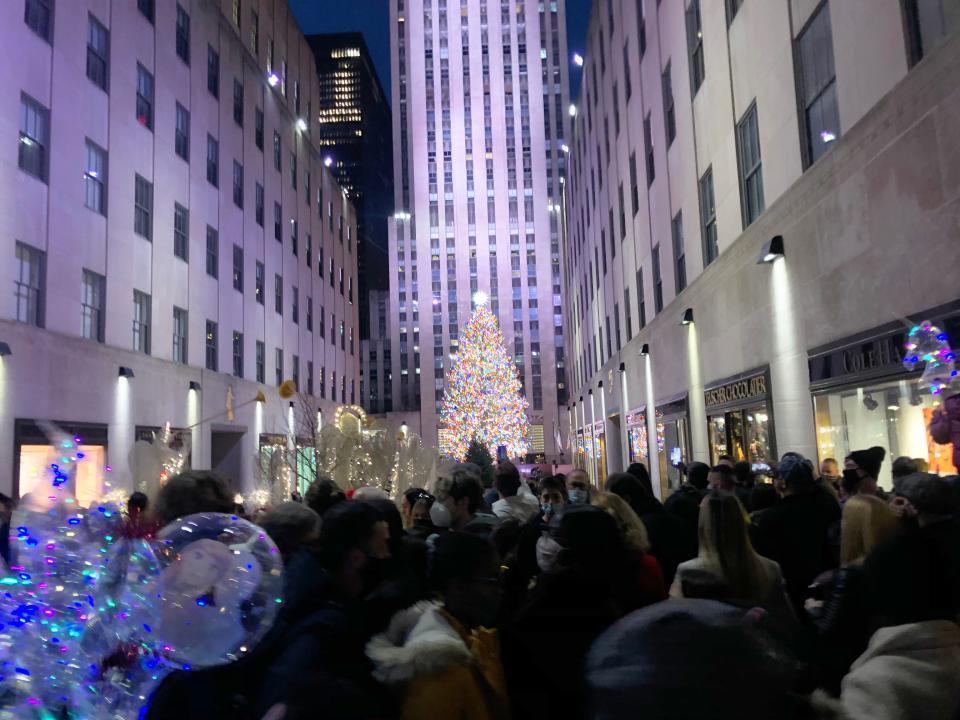 christmas shopping 5th avenue