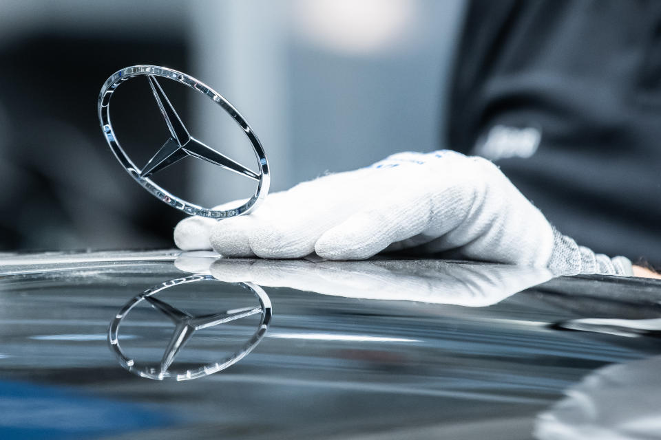 Trabajador en una fábrica de Mercedes-Benz.  (Foto: Silas Stein/picture alliance via Getty Images)