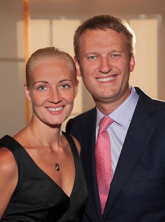 A family portrait: Alexei Navalny and Yulia Navalnaya at a Yale World Fellows gathering on campus in New Haven, Connecticut in 2010. <span class="copyright">Harold Shapiro</span>