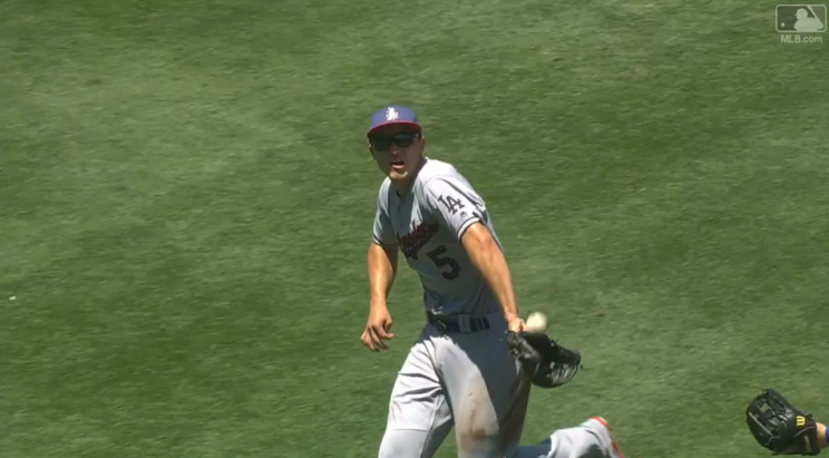 Corey Seager, in an all-out sprint, catches a pop-up behind his back. (MLB.com)