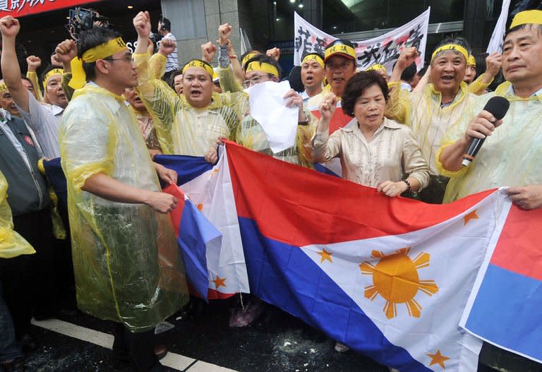 Angry Taiwanese fishermen chant slogans at the Philippine de facto embassy in Taipei during a protest on May 13, 201