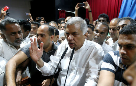 Sri Lanka's ousted Prime Minister Ranil Wickremesinghe (C) speaks to his supporters at the Prime Minister official residence in Colombo, Sri Lanka October 27, 2018. REUTERS/Dinuka Liyanawatte