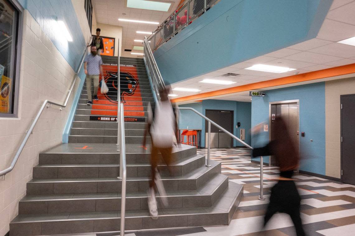 Students walk the halls of Gloria Willis Middle School on Tuesday, April 16, 2024, in Kansas City, Kansas. Emily Curiel/ecuriel@kcstar.com