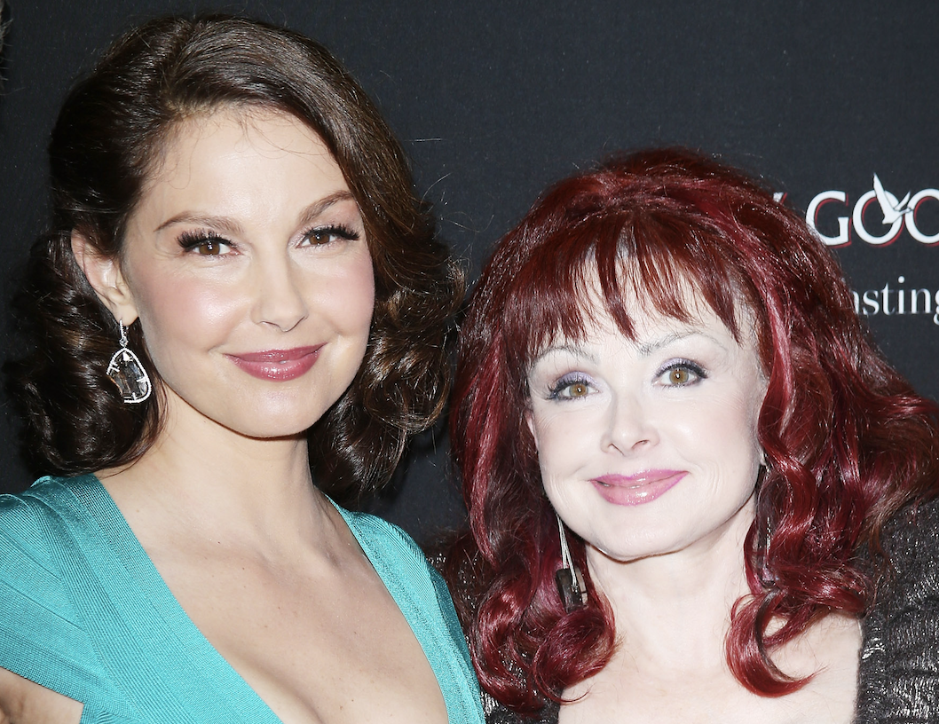 HOLLYWOOD, CA - MARCH 18: Ashley Judd (L) and Naomi Judd arrive at the Los Angeles premiere of 