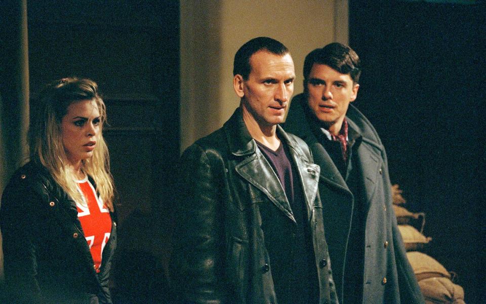 The dashing captain: Rose (Billie Piper), the Doctor (Christopher Eccleston) and Captain Jack (John Barrowman) in Doctor Who (2005) - Rogers, Adrian
