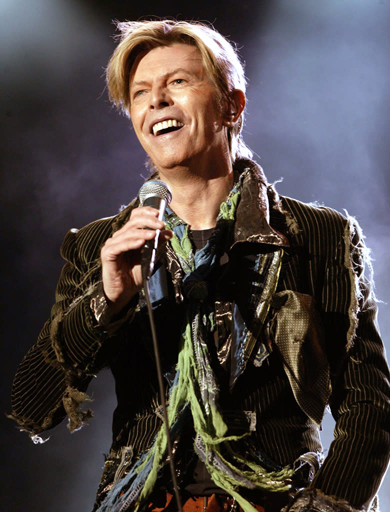 10. David Bowie dies