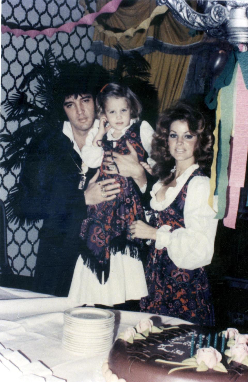 <span><span>Elvis, Lisa Marie and Priscilla. Credit: Ramey Photography/ARCHIVE MATERIAL/MEGA</span></span>