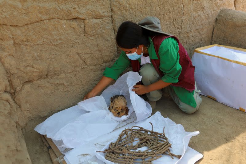 Peruvian archaeologists discover pre-Inca mummy in the ruins of Cajamarquilla in Lima