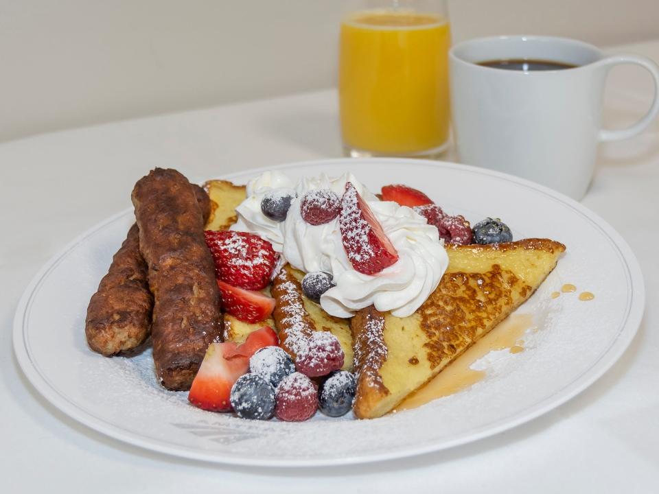 Amtrak's signature railroad French toast— Amtrak traditional dining