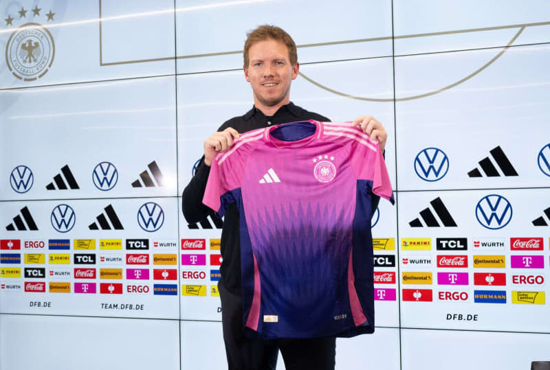 Germany coach Julian Nagelsmann presents the DFB team's new official European Championship jersey at a press conference. Boris Roessler/dpa