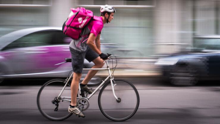 Sein Deutschlandgeschäft mit Marken wie Foodora, Lieferheld oder Pizza.de hat der Konzern im vergangenen Jahr an den niederländischen Konkurrenten Takeaway verkauft. Foto: dpa