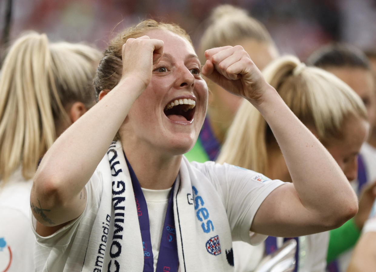 Keira Walsh de Inglaterra celebra después de ganar la Eurocopa Femenina 2022. (Foto: REUTERS/John Sibley)