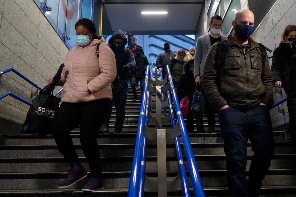 Commuters wearing masks because of the Covid-19 pandemic are seen at London's Victoria Station during the morning rush hour on December 21, 2020 after London was placed under stringent Tier 4 coronavirus restrictions as cases of the virus surge due to a new more infectious strain. - The British prime minister was to chair a crisis meeting on December 21 as a growing number of countries blocked flights from Britain over a new highly infectious coronavirus strain the UK said was "out of control". (Photo by Niklas HALLE'N / AFP) (Photo by NIKLAS HALLE'N/AFP via Getty Images)
