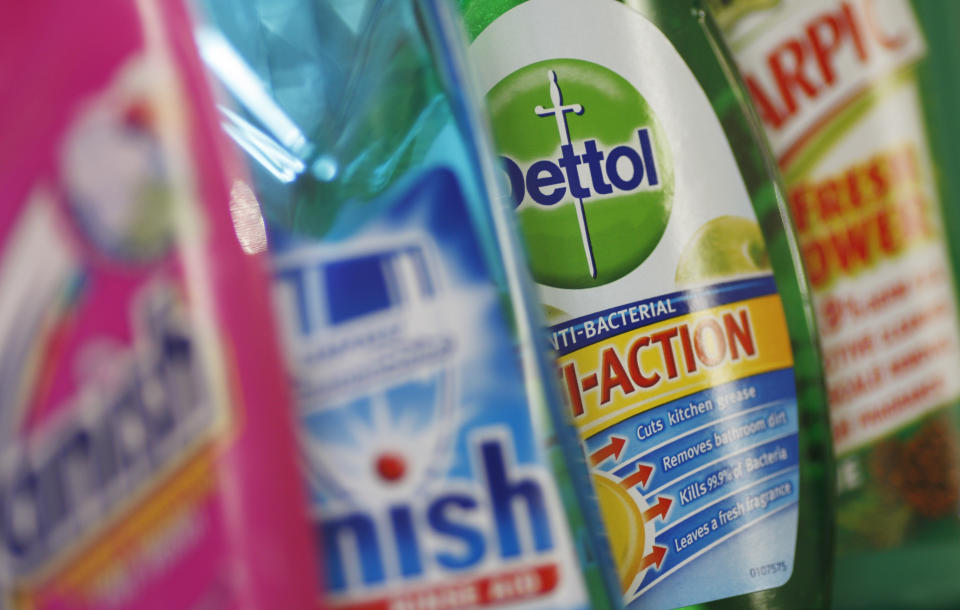 Products produced by Reckitt Benckiser; Vanish, Finish, Dettol and Harpic, are seen in London February 12, 2008.  Reckitt Benckiser, the world's biggest household cleaning goods maker, is set to report a high-teen percentage growth in full-year profit on Wednesday amid expectations that it may raise its sales forecast. REUTERS/Stephen Hird   (BRITAIN)