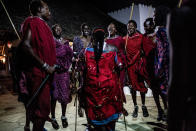 <p>Im ostafrikanischen Sansibar begrüßen die Einwohner das neue Jahr mit einem traditionellen Tanz. Bei sommerlichen Temperaturen wird ausgelassen bis in die frühen Morgenstunden gefeiert. (Bild: Gulshan Khan/AFP/Getty Images) </p>