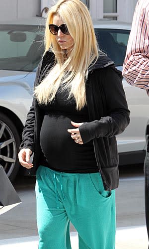 Pregnant Jessica Simpson Shops in Her Sweats