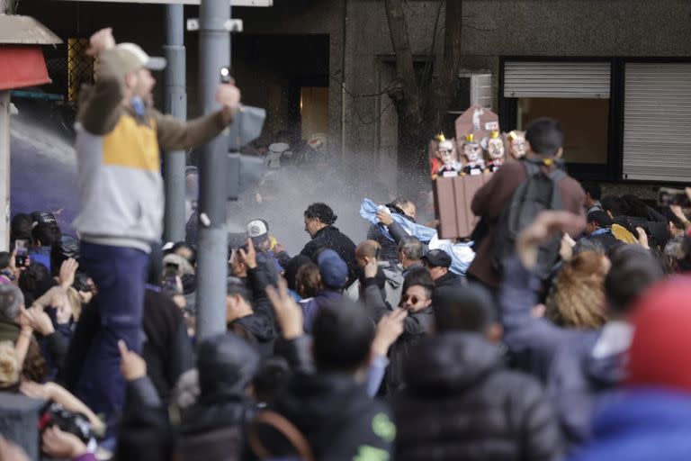 Incidentes con la policía durante la manifestación en apoyo a la vicepresidenta Cristina Fernández de Kirchner 