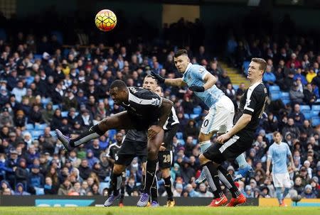 Football - Manchester City v Leicester City - Barclays Premier League - Etihad Stadium - 6/2/16 Manchester City's Sergio Aguero scores their first goal Reuters / Andrew Yates Livepic