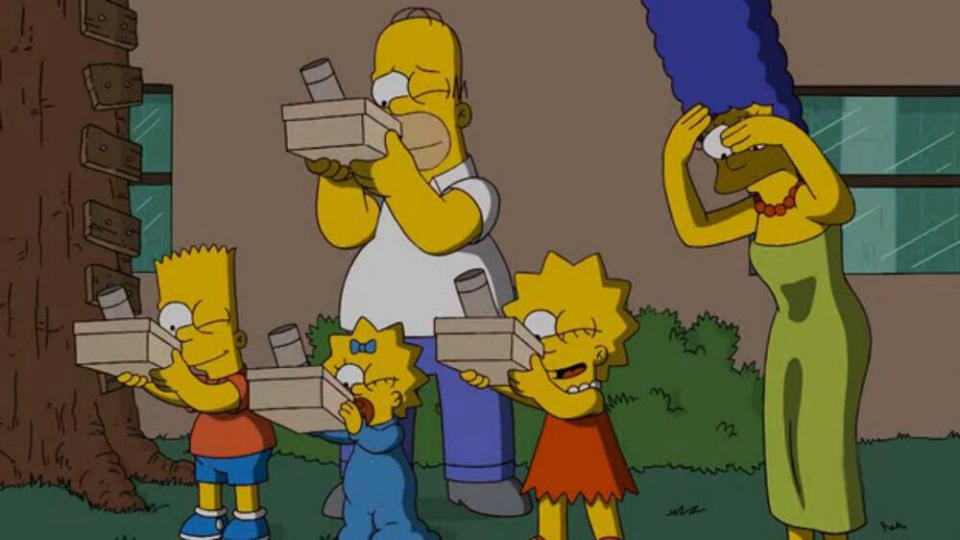 The Simpson family looks at an eclipse with safe viewers, but Marge looks with her naked eye. FOX