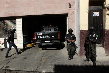 Military police guard the facilities of the Technical Criminal Investigation Agency (ATIC) after the arrival of former first lady Rosa Elena Bonilla detained in Tegucigalpa, Honduras February 28, 2018. REUTERS/Jorge Cabrera