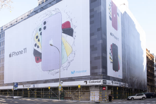 MADRID, SPAIN - 2019/12/30: A large Apple Iphone 11 advertisement seen in Madrid, Spain. (Photo by Budrul Chukrut/SOPA Images/LightRocket via Getty Images)