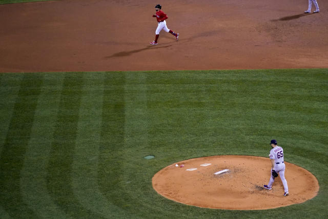 Schwarber, Red Sox slam Astros 12-3, lead ALCS 2-1