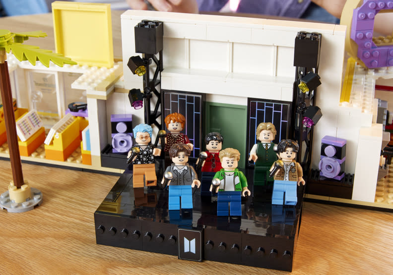 防彈少年團的成員成了樂高角色。LEGO