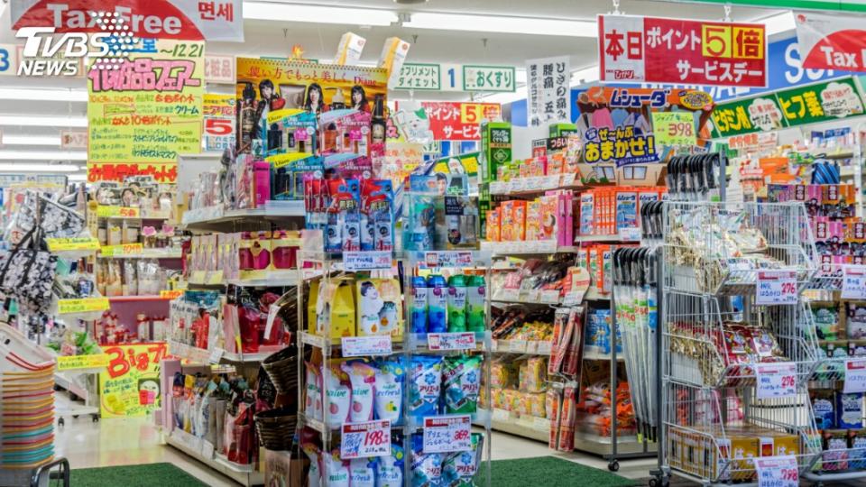 民眾到日本旅遊時常至藥妝店購買大量藥品。圖／TVBS