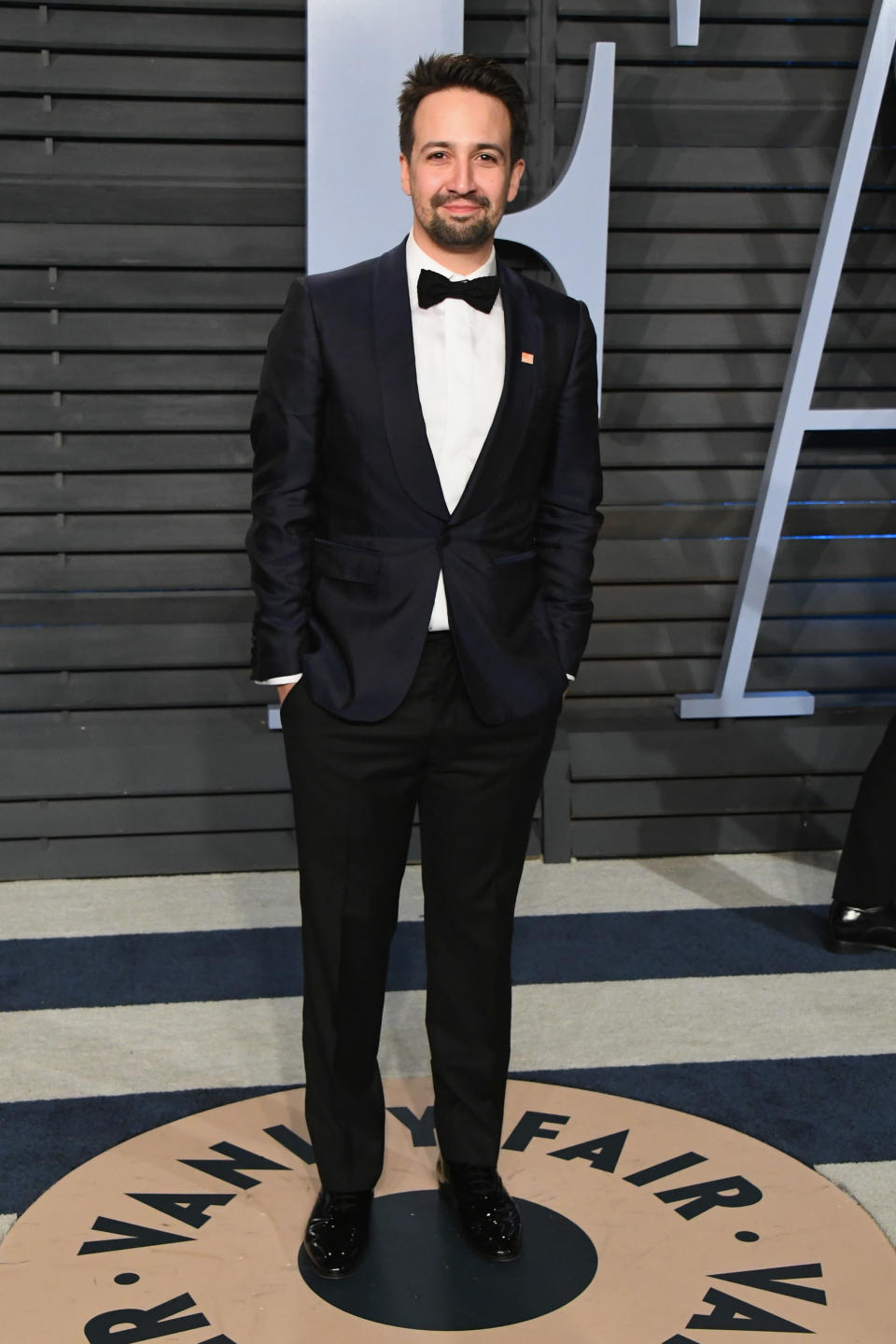 Lin-Manuel poses at the 2018 Vanity Fair Oscar party