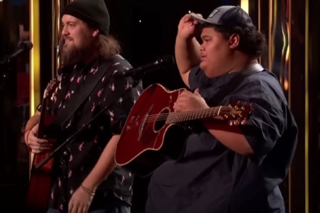 ‘idol Contestants Iam Tongi And Oliver Steele Dedicate ‘save Your Tears To Their Dads 