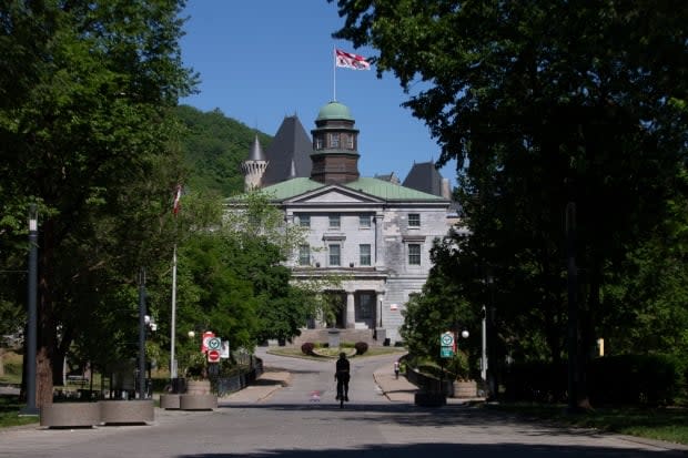 The motion called on the school to issue a written statement on equity and inclusiveness to mark its 200th anniversary. (Ivanoh Demers/Radio-Canada - image credit)