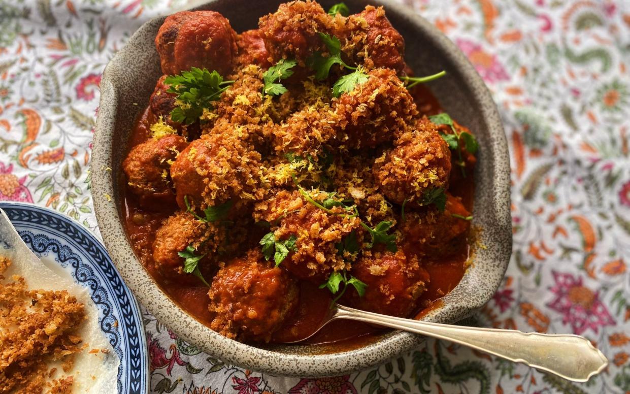 Beef and ricotta meatballs with crispy fennel crumbs recipe - Eleanor Steafel