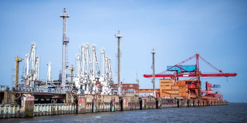 Der Industriehafen Stade wird für das geplante Import-Terminal für Flüssigerdgas erweitert.<span class="copyright">Sina Schuldt/dpa</span>