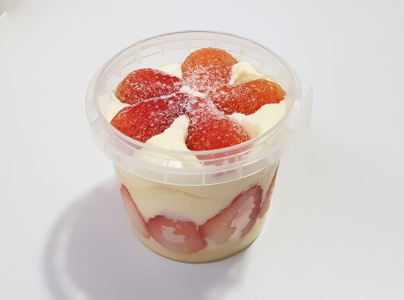 image of ks baking's strawberry cake cup