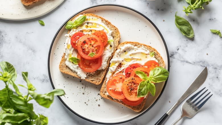 open face tomato sandwich