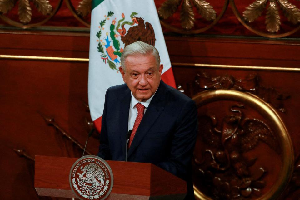 墨國總統羅培茲歐布拉多稱重視43名學生失蹤案，但也未能在任內將真相還給大眾。（AP）