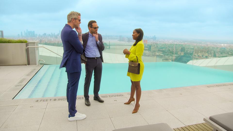 Serhant and agent Tricia Lee Riley at Brooklyn Point’s rooftop infinity pool
