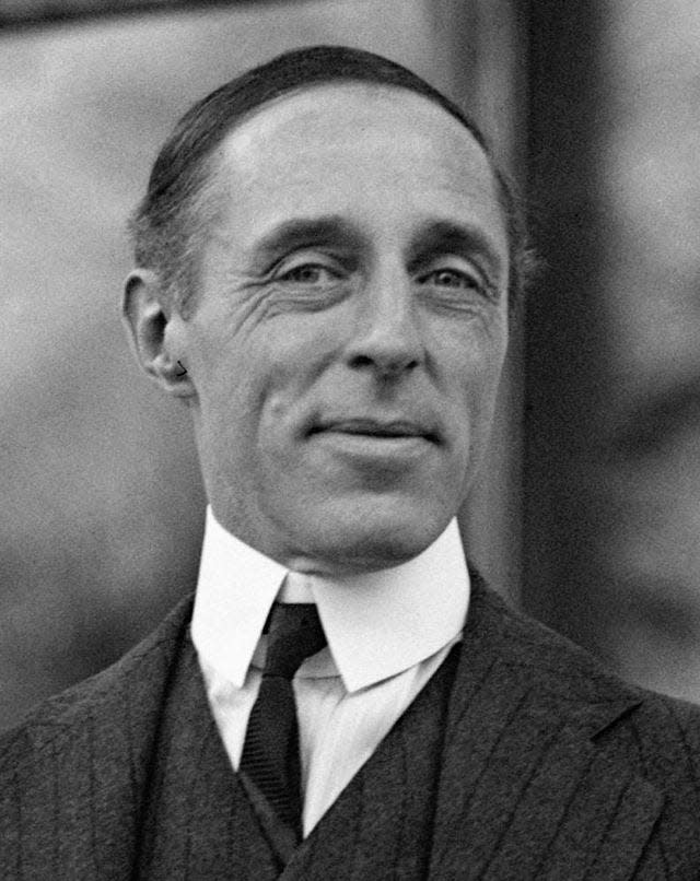 Hollywood director D.W. Griffith (1875-1948) predicted talking movies and color films, but he did not see the future of television.