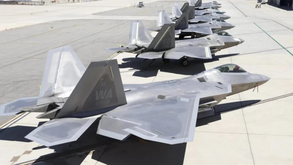 A row of F-22 Raptors. <em>USAF</em>