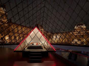 <p>El famosísimo Museo del Louvre de París se ha unido a la plataforma dedicada a la reserva de alojamientos Airbnb para ofrecer una experiencia única a dos afortunados ganadores.<br><br>Foto: <a rel="nofollow noopener" href="https://press.airbnb.com/louvre/" target="_blank" data-ylk="slk:Airbnb;elm:context_link;itc:0;sec:content-canvas" class="link ">Airbnb</a> </p>