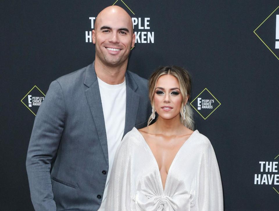 2019 E! People's Choice Awards held at Barker Hangar on November 10, 2019 in Santa Monica, Los Angeles, California, United States. 10 Nov 2019 Pictured: Mike Caussin, Jana Kramer.