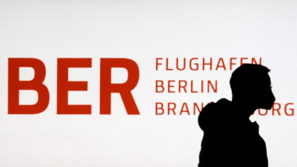 Berlin, Brandenburg und der Bund wollen für den Flughafen BER weiter finanziell einstehen.