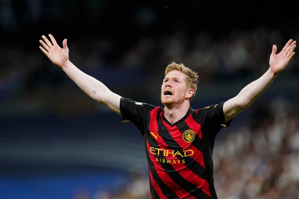 El jugador del Manchester City Kevin De Bruyne celebra tras anotar un gol ante el Real Madrid en el partido de ida de la semifinal de la Liga de Campeones, celebrdo el 9 de mayo de 2023 en Madrid.