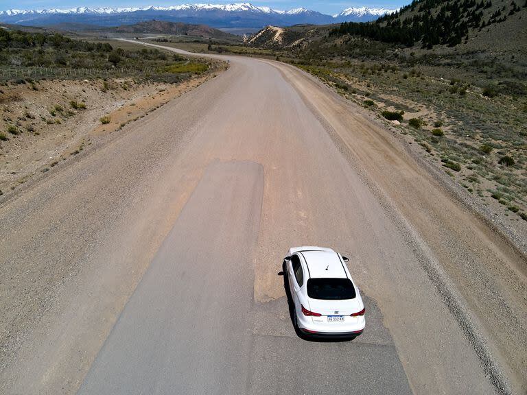 Además de la documentación correspondiente, los automóviles deben contar con un matafuego de 1 kg, espejos retrovisores en ambos lados y balizas portátiles para poder salir a la ruta 