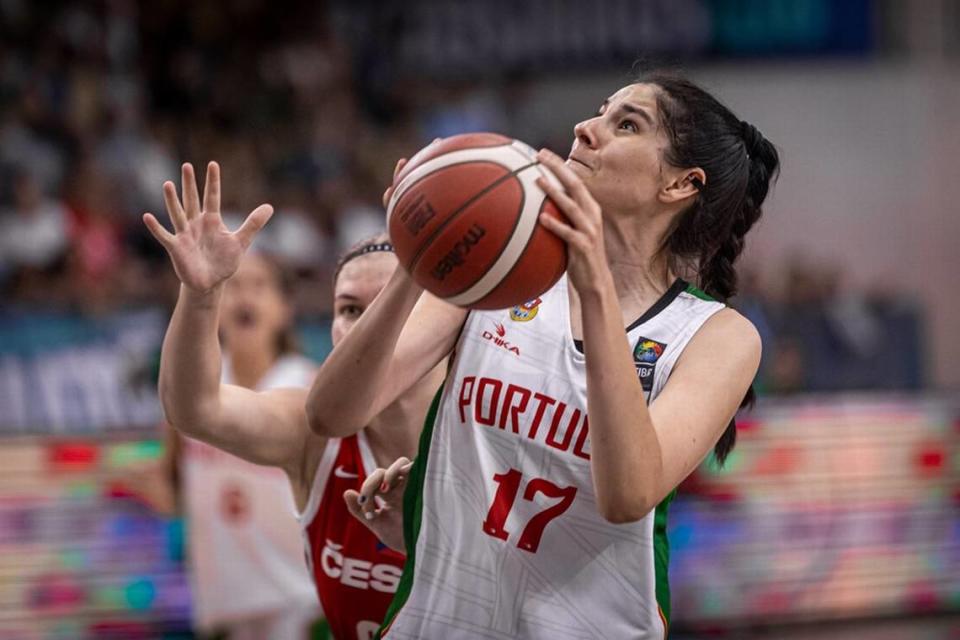 Kentucky incoming freshman Clara Silva first started working with the Portuguese Junior National Team after a standout performance years ago at Festa do Basquetebol, an annual tournament for the country’s best young players.