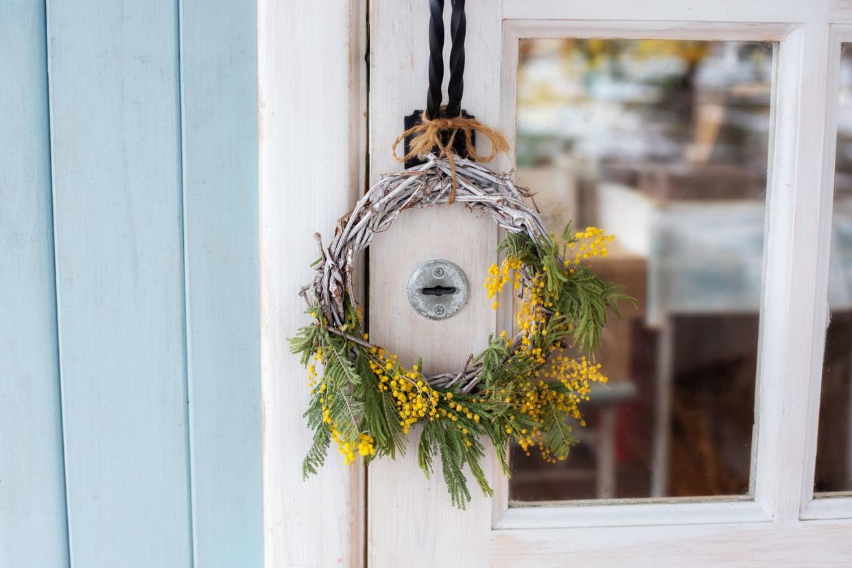 patio decor ideas wreath