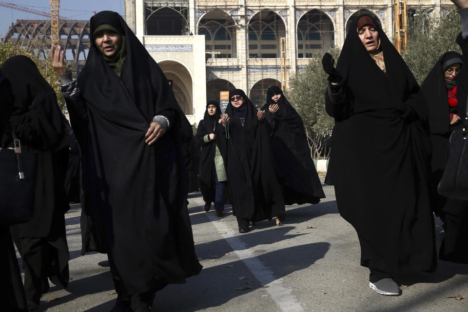 <p>Iranian protesters attend a rally in Tehran, Iran, Saturday, Dec. 30, 2017. (Photo: Ebrahim Noroozi/AP) </p>