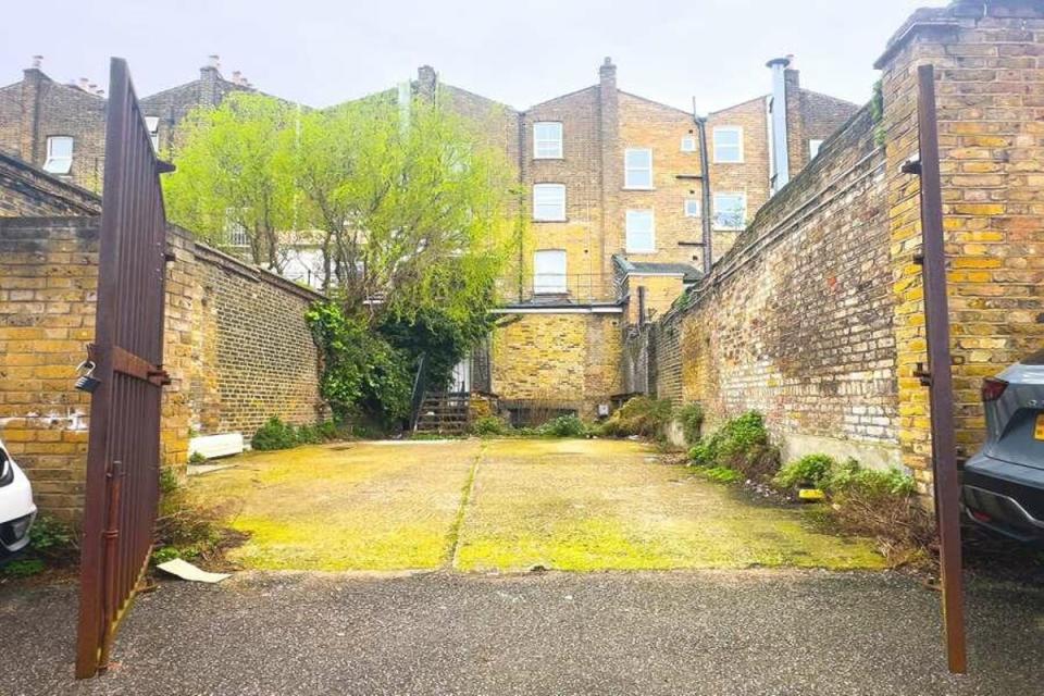 An empty yard in Dalston with permission for a two-bed (Savills)