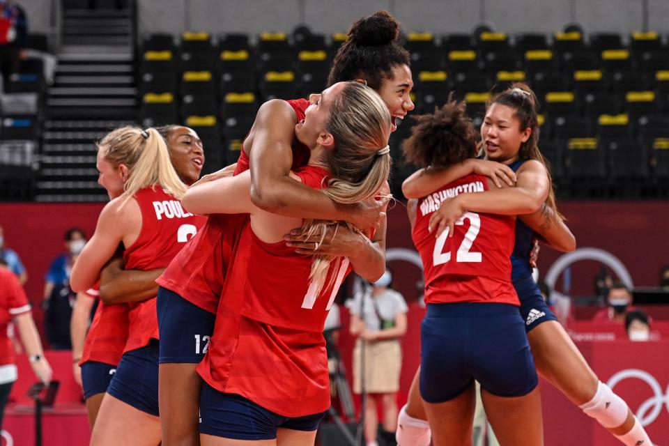 <p>USA's players celebrate their victory in the women's preliminary round pool B volleyball match between USA and Turkey during the Tokyo 2020 Olympic Games at Ariake Arena in Tokyo on July 30, 2021. (Photo by ANGELA WEISS / AFP)</p> 